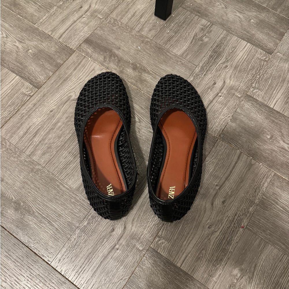 Zara Black Textured flats